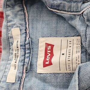 Men's Levi's denim button up shirt